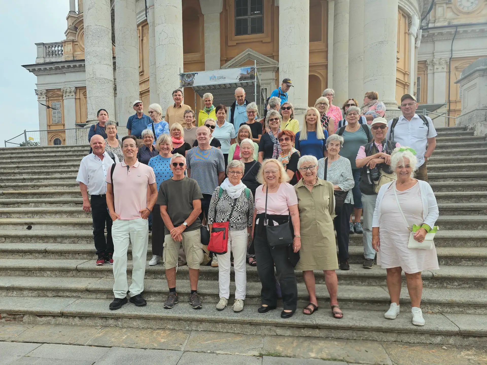 Reisegruppe aus Baden-Baden vor der „Basilica di Superga“ in Turin.