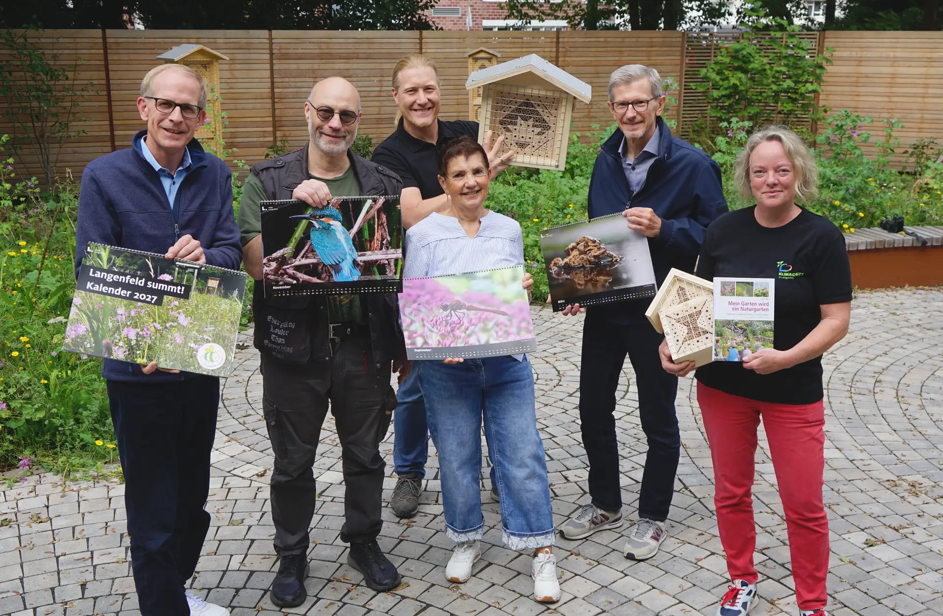 Sechs Personen stehen nebeneinander und werden auf dem Foto zur Prämierung eines Fotowettbewerbs gezeigt: Bürgermeister Gerold Wenzens, Michael Stappers, Jens Hecker, Ursula Jerschke, Christoph Rzitka und Verena Wagner.