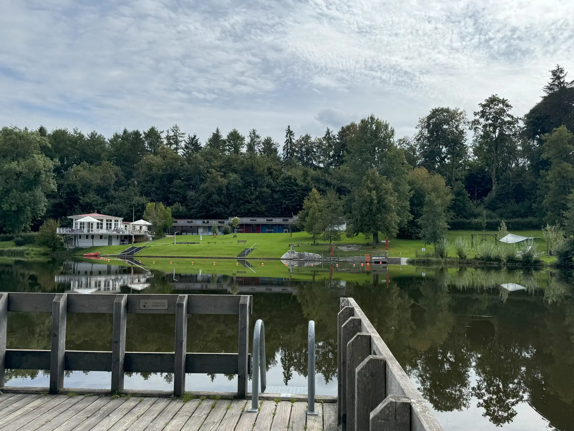 Badebetrieb am „Ziegelweiher“ in Ochsenhausen mit Aufsicht bis 20. September 2026