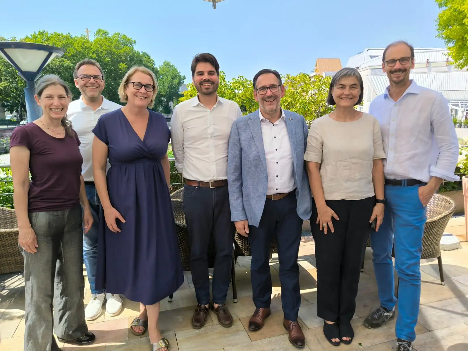 (v.l.): Isabel Schmidt-Mappes vom Schmuckmuseum, Michael Kiefer, Leiter der Goldschmiedeschule, Friederike Zobel, Leiterin des Schmuckmuseums, Elia Pizzolato, Stadtrat und Partnerschaftsbeauftragter aus Vicenza, Kulturbürgermeister Tobias Volle, Partnerschaftsbeauftragte Susanne Schreck und Michael Ketterer von der Brauerei Ketterer im städtepartnerschaftlichen Austausch. Bitte bei Verwendung des Bildmaterials fol…