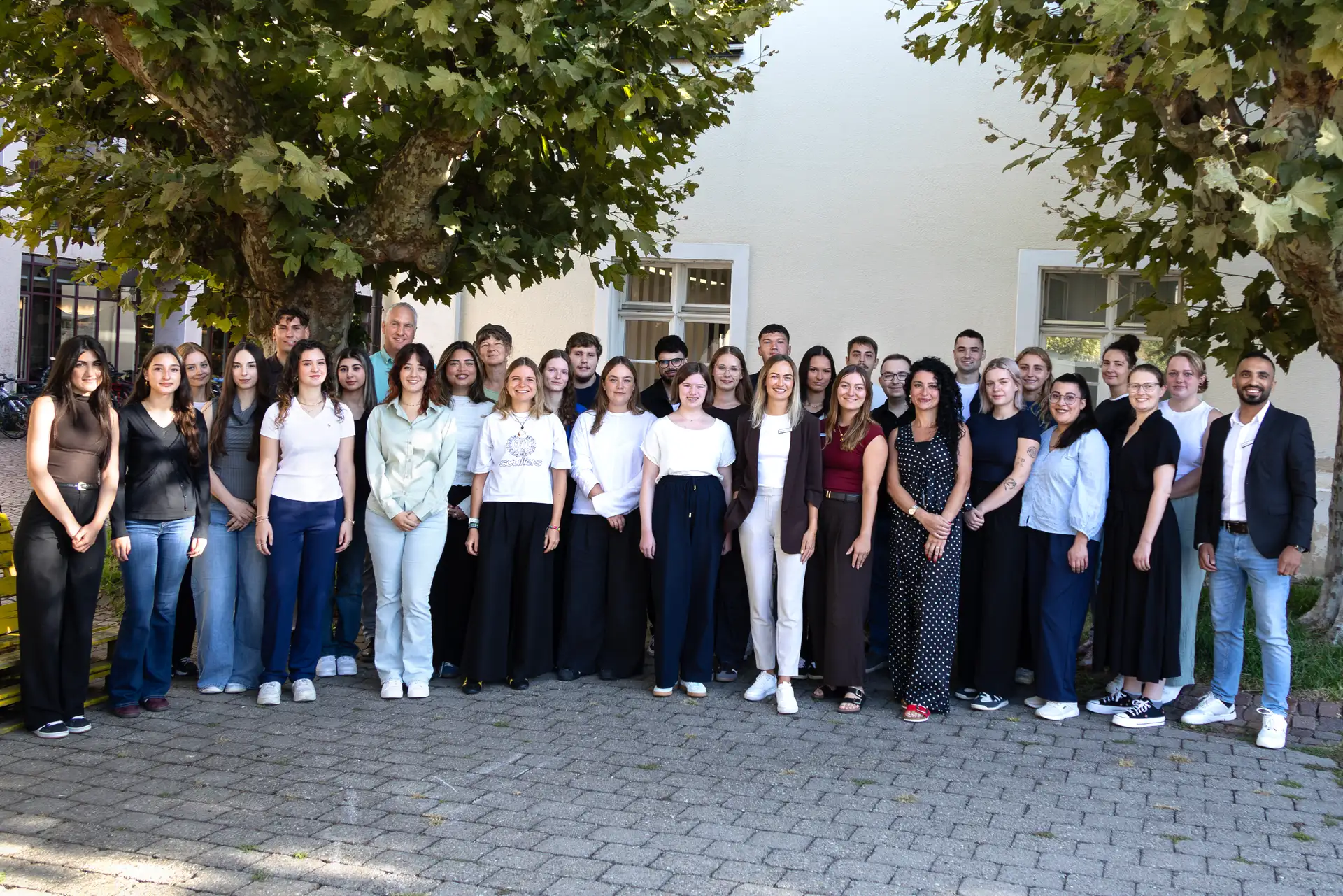 Erster Landesbeamte Philipp Gärtner, Mitglied des Personalrats Mahmood Zidan, interne Gleichstellungsbeauftragte Mona Palm, Ausbildungsleitung Nathalie Thorns und Amélie Fischer, hießen die neuen Auszubildenden und Studierenden an ihrem ersten Tag im Landratsamt Konstanz willkommen.