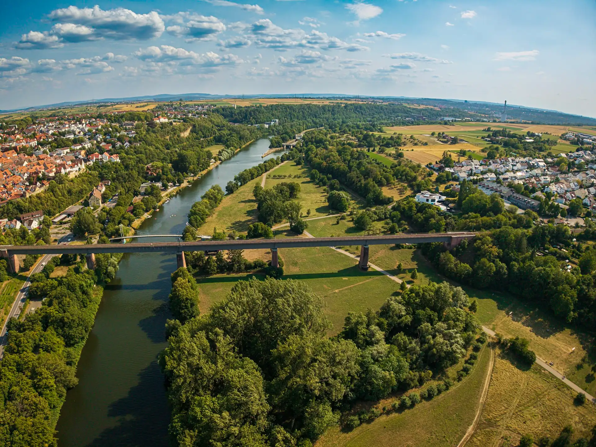Brücken Fest in Benningen auf der Wiese am Viadukt