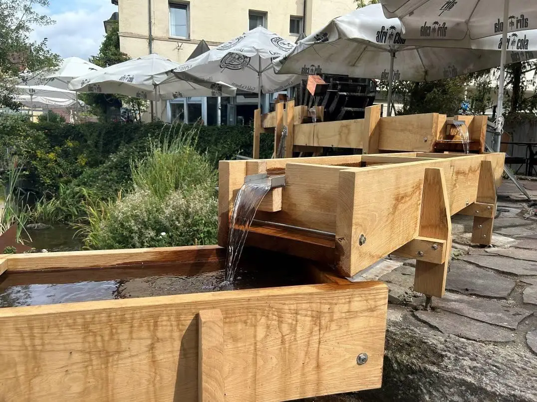 Neue Wassertröge am Schwanenteich, erneuert in Eigenleistung durch den Bauhof