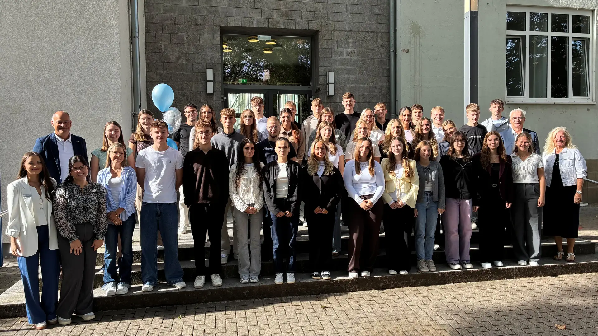37 Nachwuchskräfte starten Ausbildung und duales Studium beim Landratsamt Karlsruhe