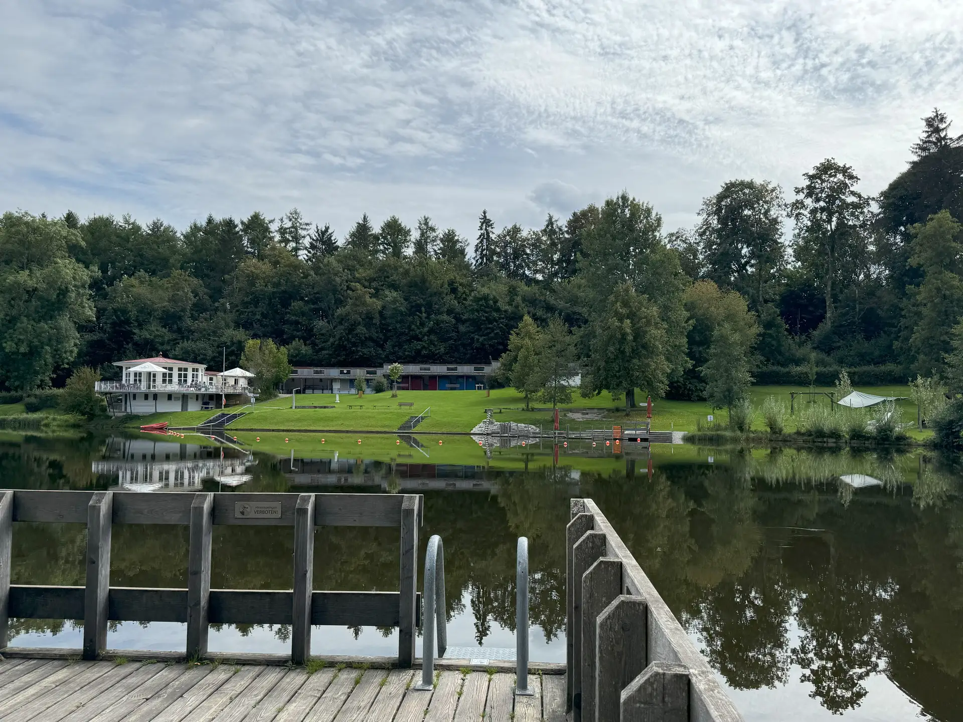 Badebetrieb am „Ziegelweiher“ in Ochsenhausen mit Aufsicht bis 20. September 2026