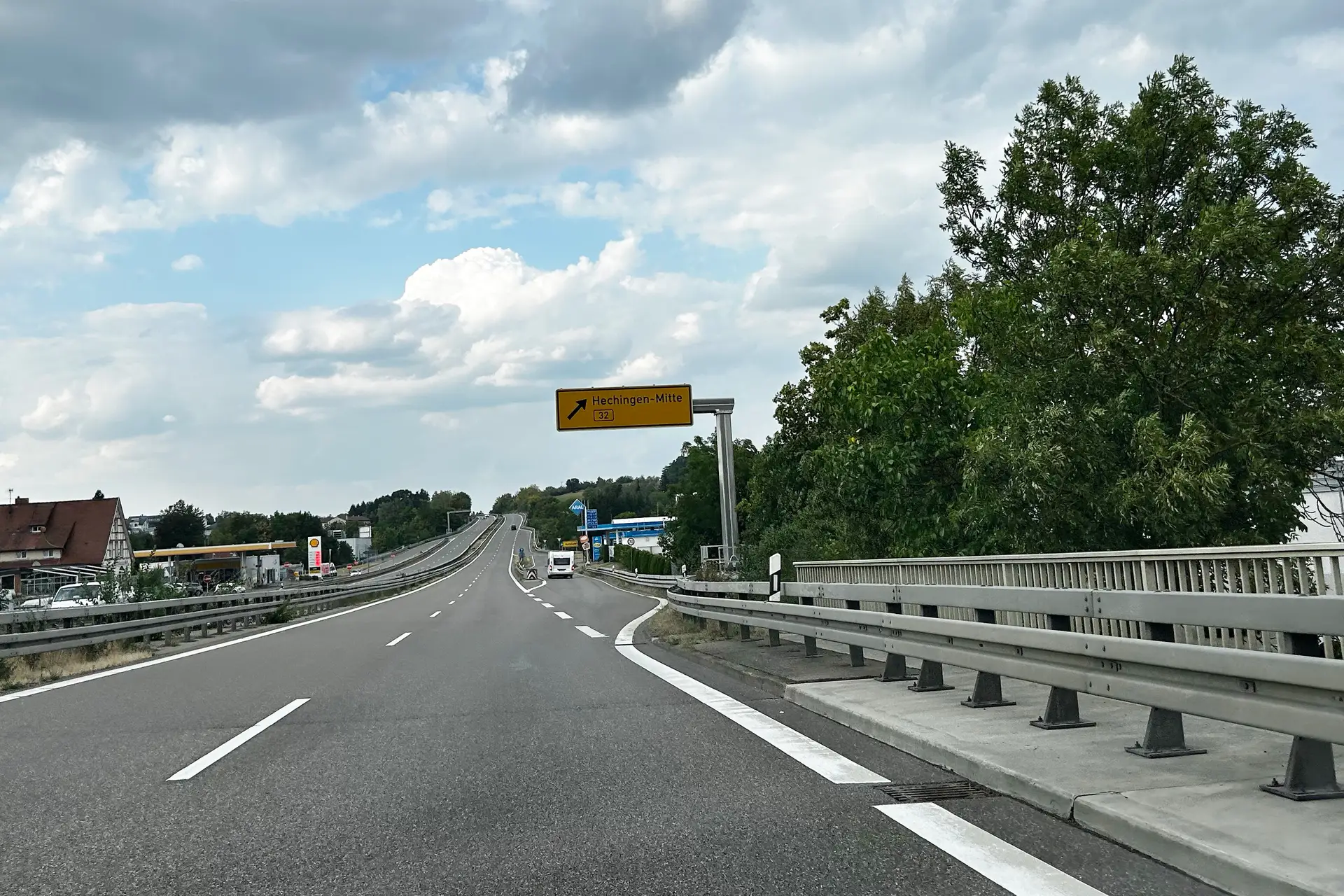 Ausfahrt Hechingen-Mitte der B 27 gesperrt: Entwässerungsrinne wird ausgetauscht