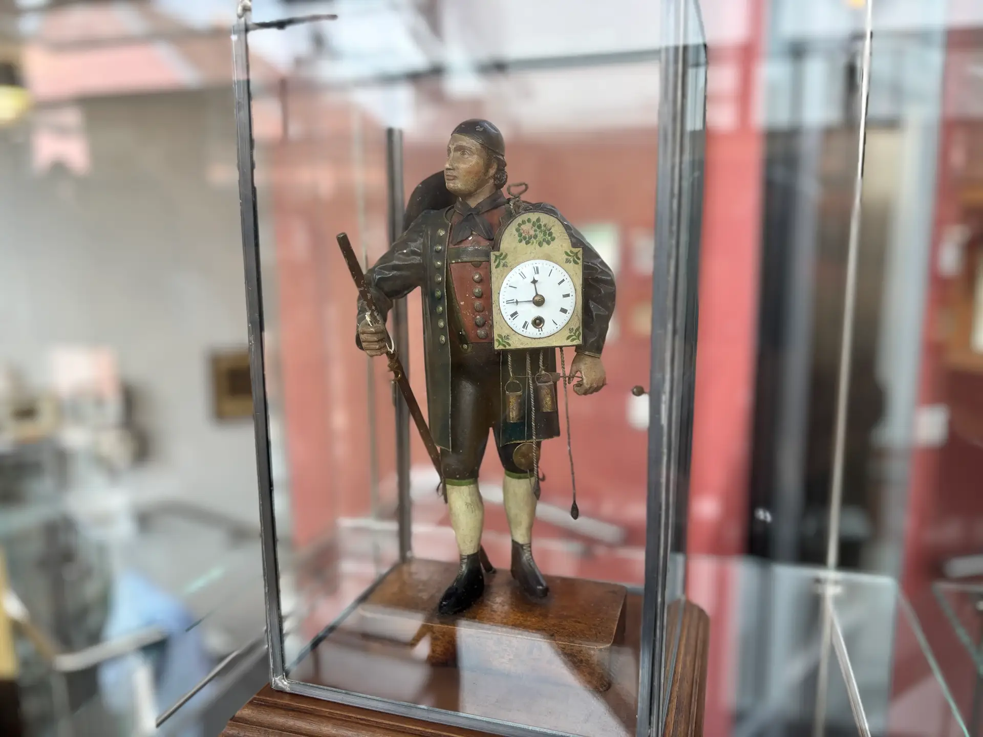 Rund 60 Exponate aus verschiedenen Privatsammlungen machen im Bühler Stadtmuseum deutlich, wie vielfältig die Schwarzwälder Uhrmacherkunst einst war.