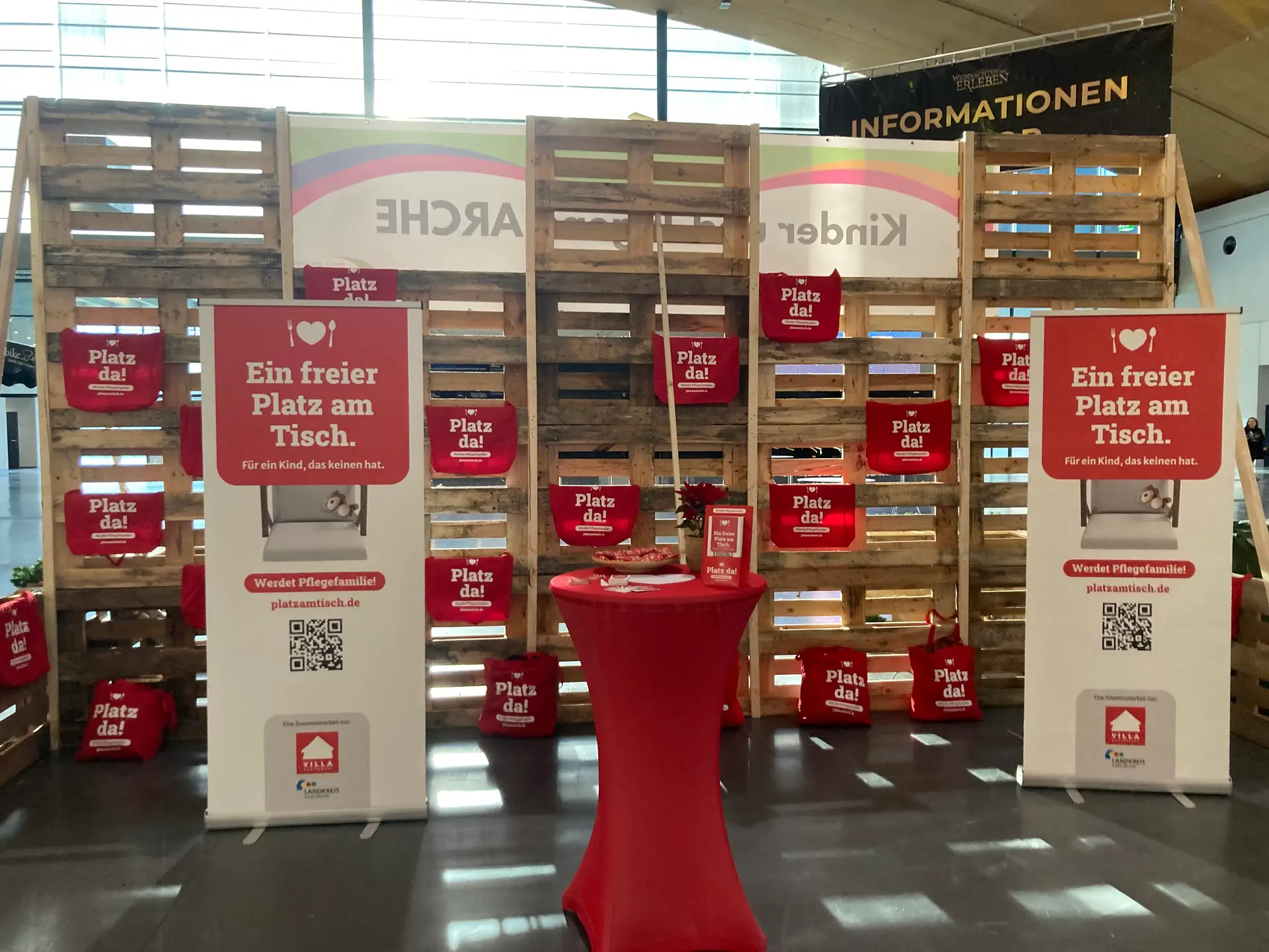 Der Infostand zur Aktion Platz am Tisch" ist am Samstag, 12. September, auf dem Ettlinger Wochenmarkt vertreten.