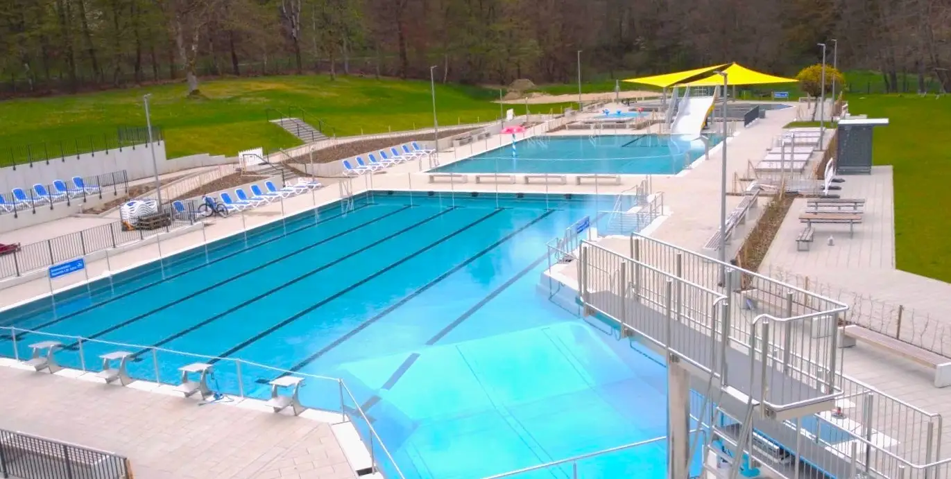 Modernisiertes Freibad in Freudenberg startet mit verlängerter Saison